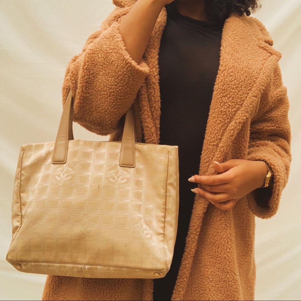 Authentic Chanel 2004-2005 Beige CC Travel Line Shopper Tote Leather Straps